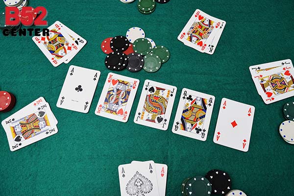 Cách đánh Poker dễ hiểu, chi tiết